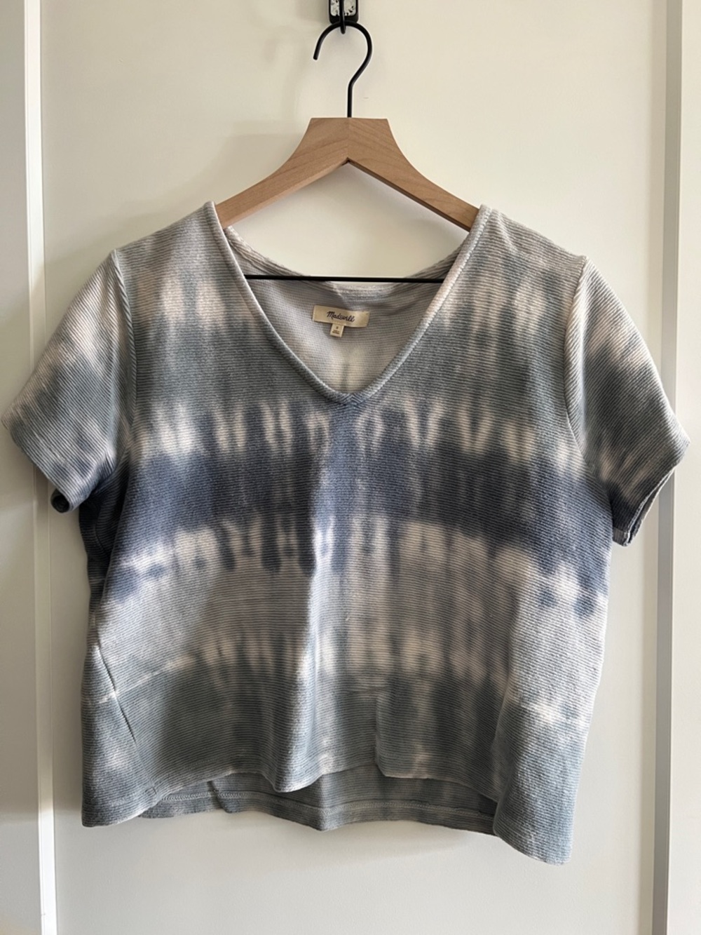 Madewell Blue and White Tie-Dye V-Neck Short Sleeve Top